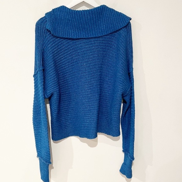 Free People Marley collared cropped oversize V-neck Blue sweater MSRP $128 Sz S - Picture 4 of 6